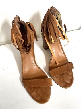 BCBGeneration Tan Suede Fringe Block Heel Sandals – Size 11